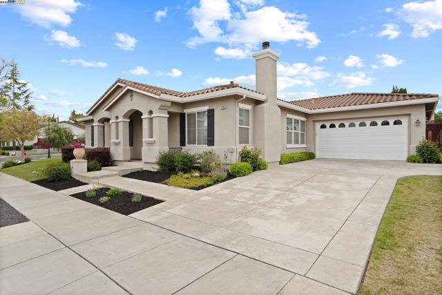 1646 Cascina Ct, Livermore CA: https://media.crmls.org/mediaz/313d6b58-edff-4b5f-8f24-4adeec1805af.jpg