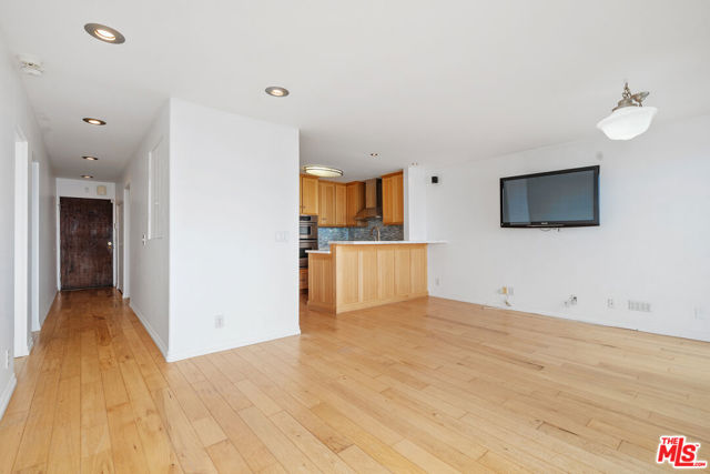 11942 Whitewater Lane, Malibu CA: https://media.crmls.org/mediaz/313de4a3-fc57-4d12-baf7-059c3ee0295c.jpg