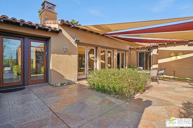 1070 Bella Vista, Palm Springs CA: https://media.crmls.org/mediaz/313f9d72-5a01-46aa-a8ee-4898a51bab28.jpg