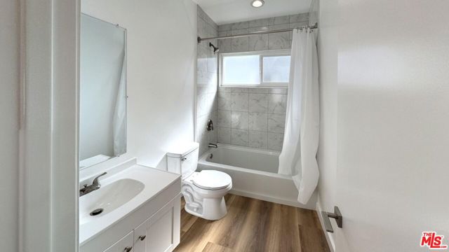 3630 Midvale Avenue, Los Angeles CA: https://media.crmls.org/mediaz/313fbb0e-97e1-41f1-977d-3eff28152fbb.jpg