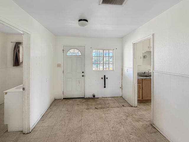 83053 Sonora Avenue, Indio CA: https://media.crmls.org/mediaz/313fd138-3152-449d-a7b1-f2d5eefd841f.jpg