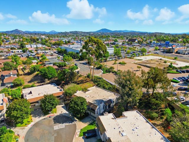 6615 Reservoir Court, San Diego CA: https://media.crmls.org/mediaz/31400146-7e29-4027-a5d5-e598cdc6ff07.jpg