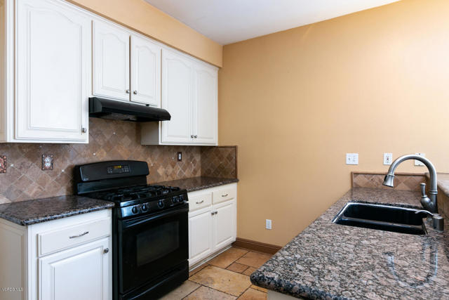 751 Paseo Nogales, Oxnard CA: https://media.crmls.org/mediaz/31408eef-ea8e-495f-996e-e6b047c85a83.jpg