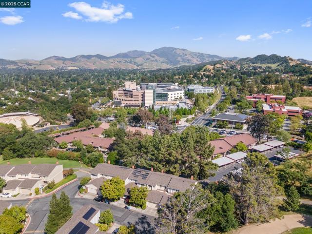 1706 Siskiyou Dr, Walnut Creek CA: https://media.crmls.org/mediaz/314092c8-d839-428c-8a05-f3011acdf2da.jpg