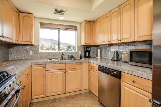 45780 Ocotillo Drive, Palm Desert CA: https://media.crmls.org/mediaz/31411324-84a1-4ffe-9592-a0dbbf2c2ada.jpg