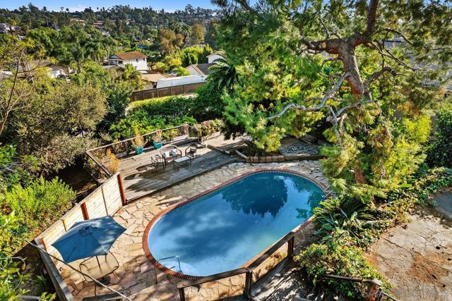 320 Beaumont Dr., Vista CA: https://media.crmls.org/mediaz/31412bc8-5360-463d-90ee-965cfa46d982.jpg