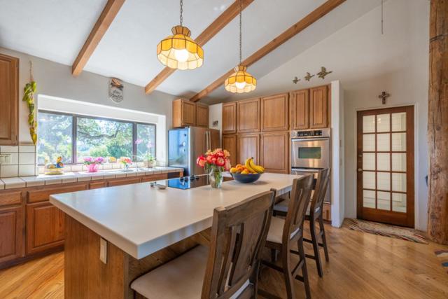 25940 Colt Lane, Carmel Valley CA: https://media.crmls.org/mediaz/31414339-e279-4737-89cb-f2eebfe21e3a.jpg