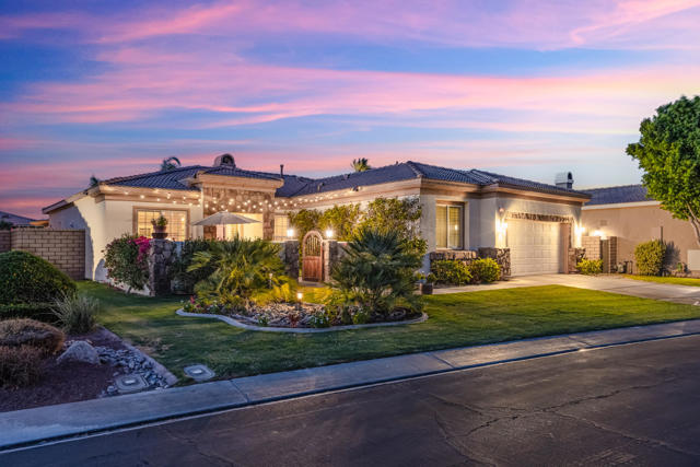 79976 Castille Drive, La Quinta CA: https://media.crmls.org/mediaz/31414562-fd6a-4bce-b369-0a70d602f664.jpg