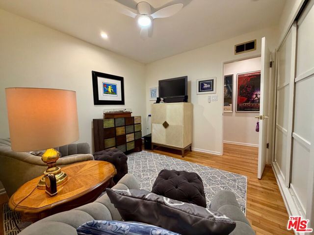 13957 Chandler Boulevard, Sherman Oaks CA: https://media.crmls.org/mediaz/31416bf2-9bcf-4f2b-91ef-10017b58f2d9.jpg