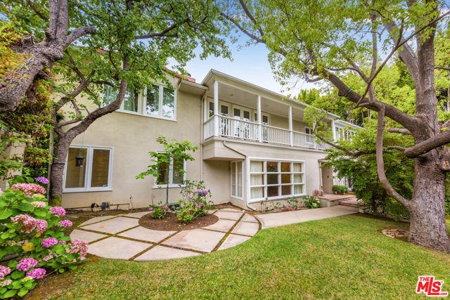 1290 Sunset Plaza Drive, Los Angeles CA: https://media.crmls.org/mediaz/31418b95-e33b-4dc9-aef7-cb8198ab27c3.jpg