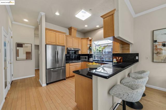 35 Amherst Ct, Menlo Park CA: https://media.crmls.org/mediaz/3141b72e-1298-4ada-8235-f09c7ed5c32d.jpg