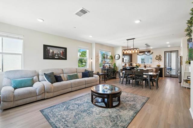 5405 Calle Sand Arch, San Diego CA: https://media.crmls.org/mediaz/3141bb4b-df3d-4970-8ef5-c78a0084ccf1.jpg