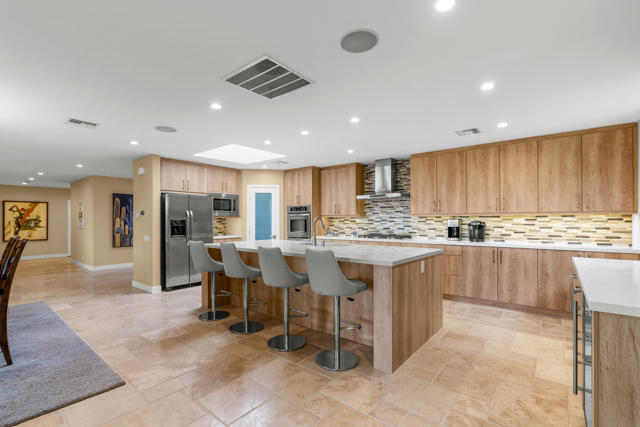 132 Columbia Drive, Rancho Mirage CA: https://media.crmls.org/mediaz/314255c4-cc43-4426-8dce-5d084fd48d91.jpg