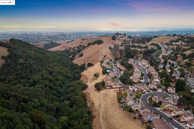 28149 Riggs Ct, Hayward CA: https://media.crmls.org/mediaz/3142c302-cd92-44ba-ae0d-fa76fcfcd72f.jpg