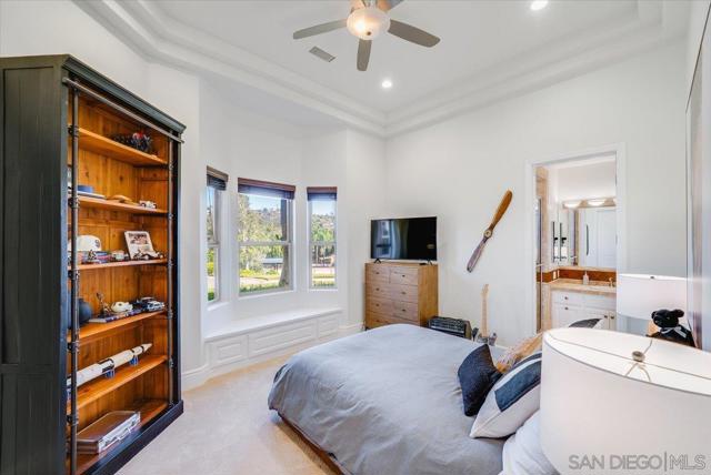 15397 Rock Creek Ln, El Cajon CA: https://media.crmls.org/mediaz/31446496-6b48-412f-a419-7680f1bfb34b.jpg