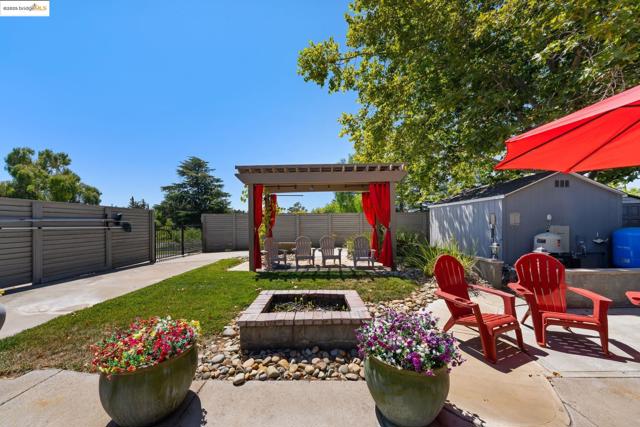51 Cunha Ct, Oakley CA: https://media.crmls.org/mediaz/3144717f-6fed-4518-9001-4c99c118cc8b.jpg