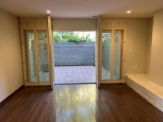940 Peninsula Avenue, San Mateo CA: https://media.crmls.org/mediaz/31447e64-16fc-4d0e-95b4-6826a5741bba.jpg
