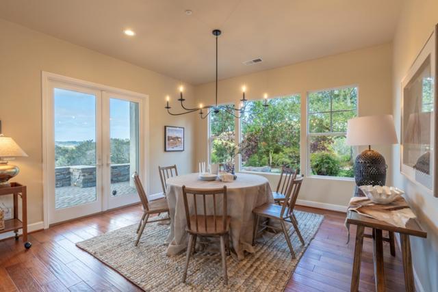403 Estancia Court, Monterey CA: https://media.crmls.org/mediaz/31450492-2883-48f6-87d8-608435dfd01c.jpg