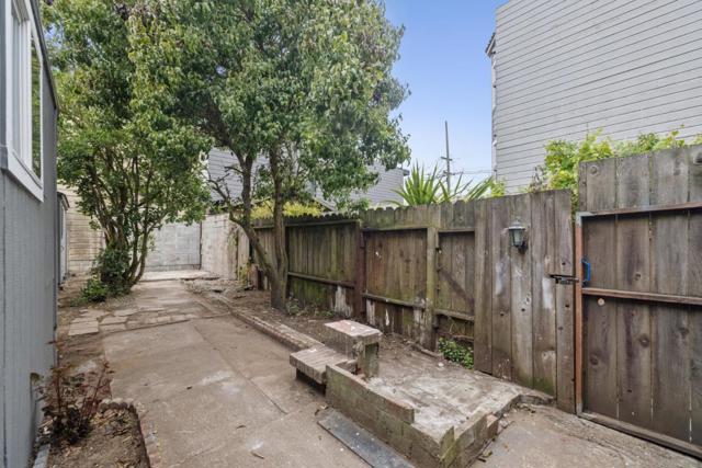 137 Holloway Avenue, San Francisco CA: https://media.crmls.org/mediaz/31453e8c-e912-407d-9614-3875efe7e2b2.jpg
