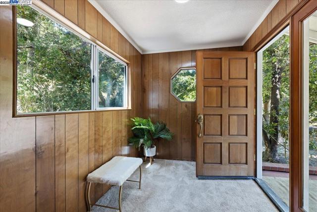 30261 Palomares Rd, Castro Valley CA: https://media.crmls.org/mediaz/3145a3ee-9549-4e9b-94b8-7fbdb016f184.jpg
