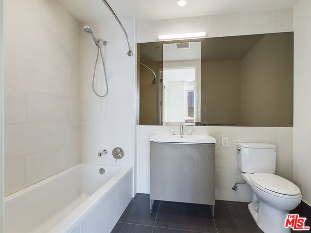 Image 7 of 16 For 889 Francisco Street 3801