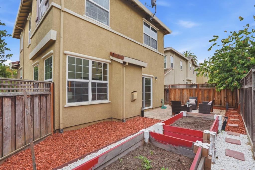 https://media.crmls.org/mediaz/3146df60-0634-49d6-ae7f-7eee38355898.jpg?preset=X-Large
