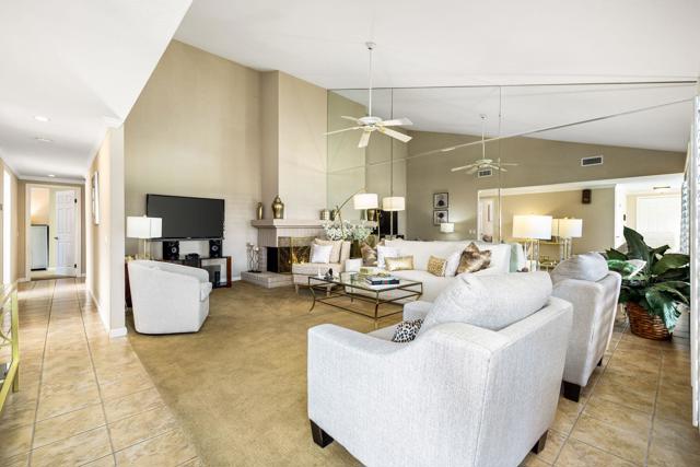 36 Maximo Way, Palm Desert CA: https://media.crmls.org/mediaz/31472bc7-13db-4538-a1a6-037eb7a7b29b.jpg