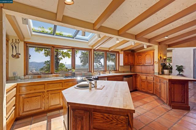 1176 Brown Ave, Lafayette CA: https://media.crmls.org/mediaz/3147bd6d-10fd-4c17-a67a-222488cd7e2e.jpg