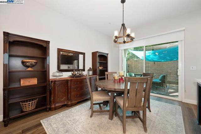 7544 Twin Bridges Ln, Citrus Heights CA: https://media.crmls.org/mediaz/3147d41a-1de0-43b2-a2bf-a7c8becc612a.jpg