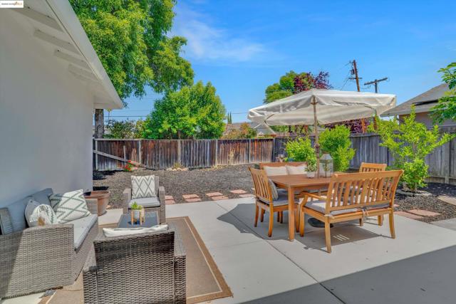 946 Notre Dame Ave, Concord CA: https://media.crmls.org/mediaz/3148266f-6c62-45e9-ae38-7ea23f49ae27.jpg