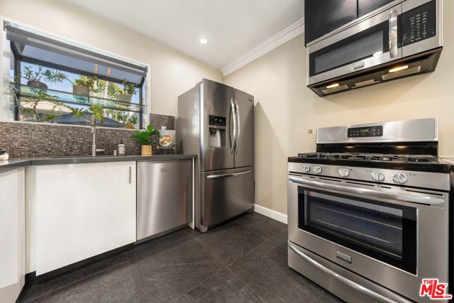 1330 Crescent Heights Boulevard, West Hollywood, California 90046, 2 Bedrooms Bedrooms, ,2 BathroomsBathrooms,Condominium,For Sale,Crescent Heights,24401819