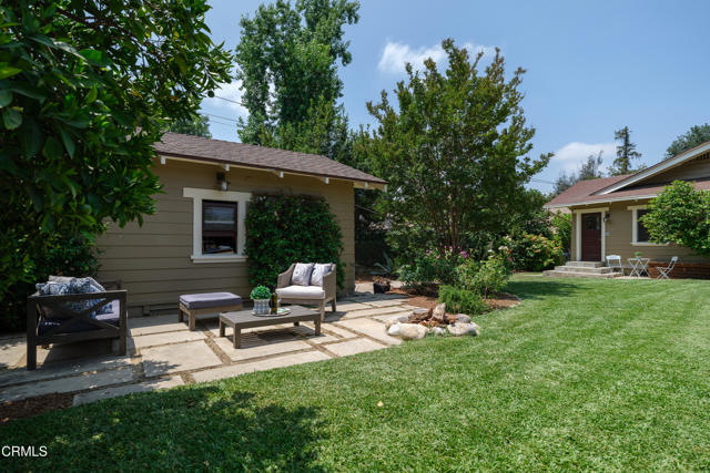 1036 N Chester Avenue, Pasadena CA: https://media.crmls.org/mediaz/31488e27-f335-4736-877c-13e8a3d1baec.jpg