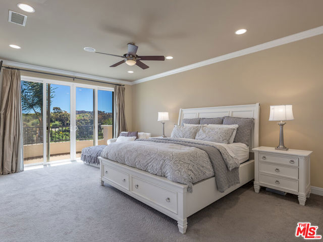 23949 De Ville Way, Malibu CA: https://media.crmls.org/mediaz/3148a95c-3fb9-4ac2-9ec1-c2cdfb1b7027.jpg