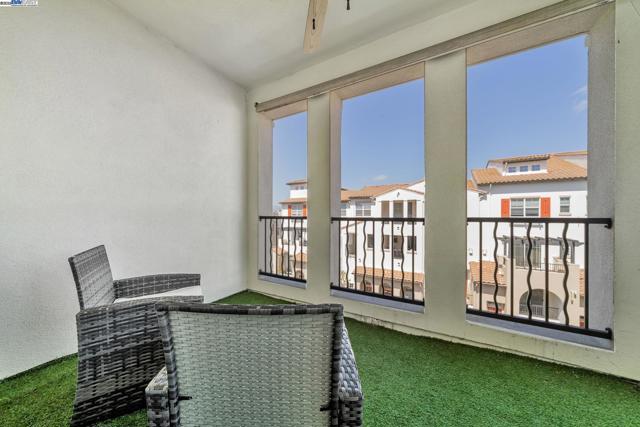 4222 Clarinbridge Cir, Dublin CA: https://media.crmls.org/mediaz/3148bd43-2f4d-4146-a4dc-1ff03ab608e0.jpg