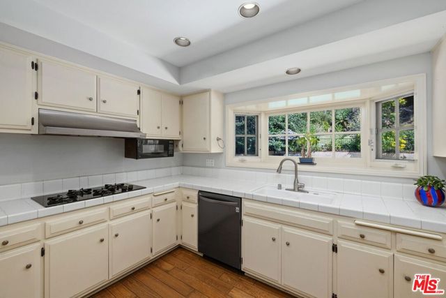 1834 Roscomare Road, Los Angeles CA: https://media.crmls.org/mediaz/314b1e86-b7b5-41c1-9b24-887cac30db51.jpg