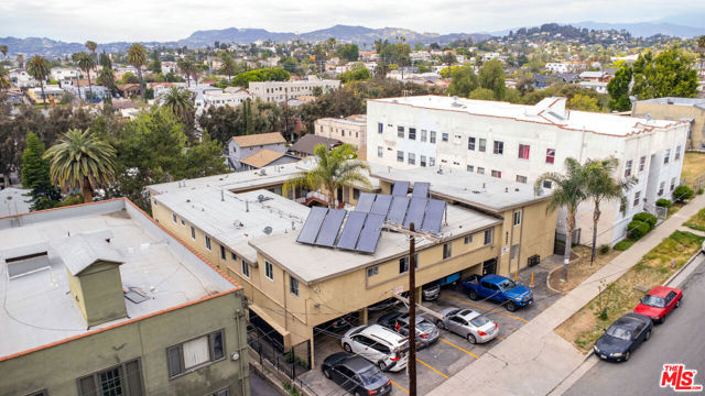 627 Coronado Terrace, Los Angeles CA: https://media.crmls.org/mediaz/314b54dc-1b3a-4dc4-8f43-213c91cfb03a.jpg