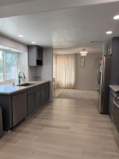 Detail Gallery Image 7 of 16 For 10221 Greenleaf Rd, Spring Valley,  CA 91977 - 4 Beds | 3 Baths