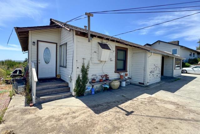 3300 Crestline Way, Soquel CA: https://media.crmls.org/mediaz/314b8c8f-8705-4989-8c0e-744db1a765ad.jpg