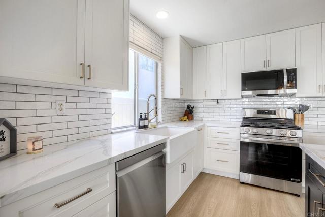 Detail Gallery Image 15 of 34 For 32274 Corte Illora, Temecula,  CA 92592 - 3 Beds | 2 Baths