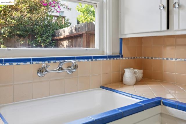 5318 Fleming Avenue, Oakland CA: https://media.crmls.org/mediaz/314c1cb5-1e3e-47ed-90ea-53adf573d9a1.jpg