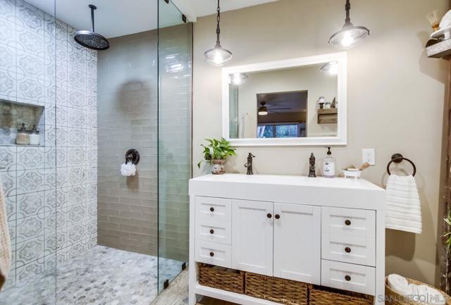 17048 Handlebar Rd, Ramona CA: https://media.crmls.org/mediaz/314c7679-b111-4e13-910c-4248325c0e52.jpg