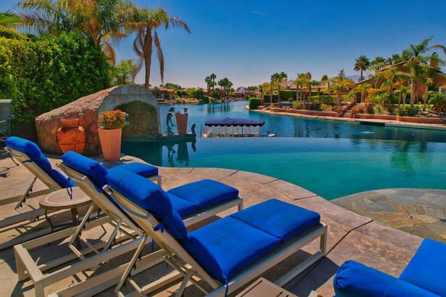 9 Via Santanella, Rancho Mirage CA: https://media.crmls.org/mediaz/314c8642-c21b-48ab-813c-52f6e71d6161.jpg