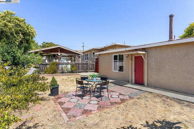 357 Melven Ct, San Leandro CA: https://media.crmls.org/mediaz/314c87a8-72c4-4c79-95de-dc46469662e6.jpg