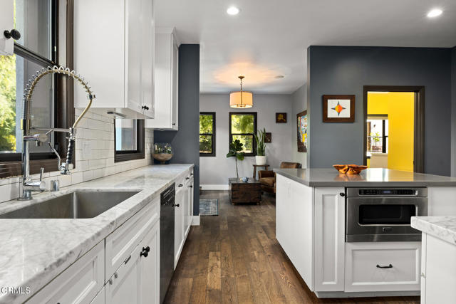 1052 New York Drive, Altadena CA: https://media.crmls.org/mediaz/314d5b25-b4f3-4750-a71d-0d5eb32b2c3f.jpg