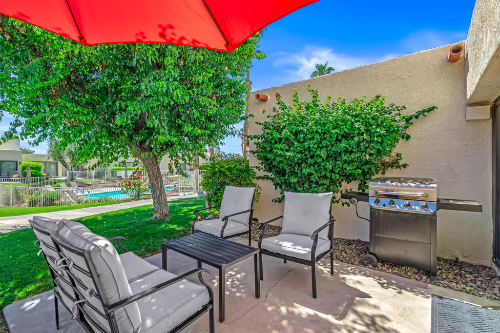 https://media.crmls.org/mediaz/314e479d-586f-4ee0-981d-5b7e58e11059.jpg?preset=X-Large