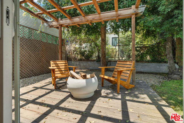 1511 Carmona Avenue, Los Angeles CA: https://media.crmls.org/mediaz/314e5a6f-2ddc-4b87-9f9b-fc749a1967c0.jpg