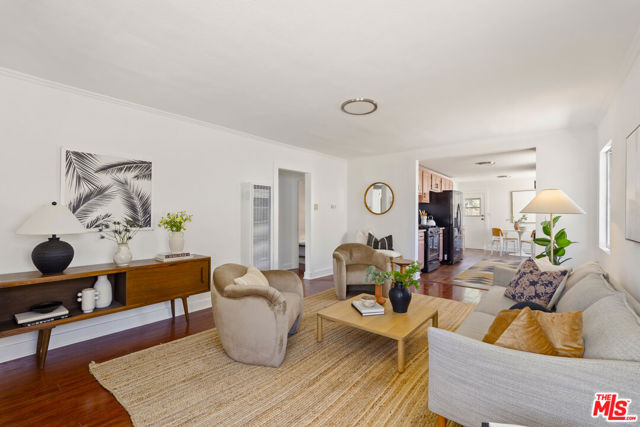 6043 Madden Avenue, Los Angeles CA: https://media.crmls.org/mediaz/314f2363-b03f-4a4e-9ae6-0ffa24d10ac2.jpg