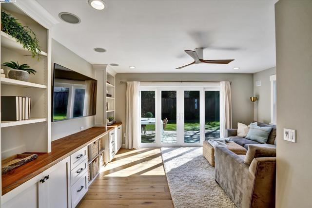 27 Serene Ct, Danville CA: https://media.crmls.org/mediaz/314f6bd9-d557-4448-b9fa-97ff1dccf975.jpg
