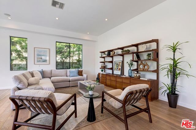 3571 Colonial Avenue, Los Angeles CA: https://media.crmls.org/mediaz/314fc220-c289-41ba-98e9-8ca2d827af8a.jpg