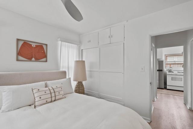 251 Orange Avenue, Coronado CA: https://media.crmls.org/mediaz/3150d113-5c8e-4675-8b79-7cd8cd89ec1c.jpg